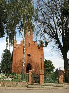 Białuty - kościół parafialny. Źródło: Wikimedia Commons